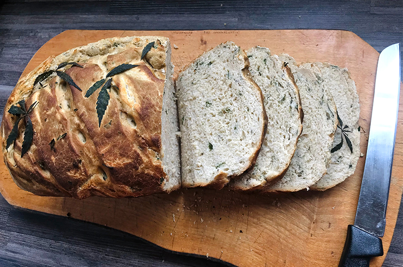 Einfach und schnell gemacht: Simples Hanfbrot mit Hanfsamen